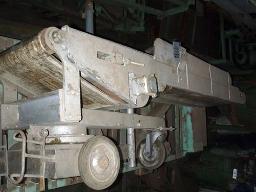 Conveyor belt, mobile, with swivel head and height adjustment